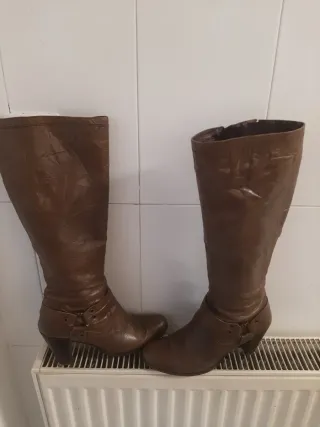 Stivali alti da donna marroni