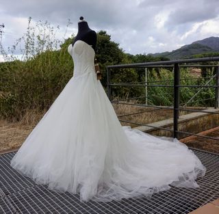 Abito da sposa firmato Demetrios.