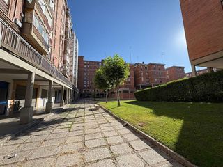 Local comercial en venta en Huerta del Rey en Valladolid