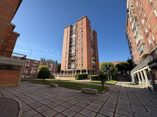 Local comercial en venta en Huerta del Rey en Valladolid