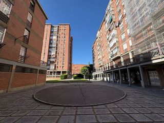 Local comercial en venta en Huerta del Rey en Valladolid