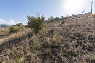 Terreno en venta en Zubia (La)