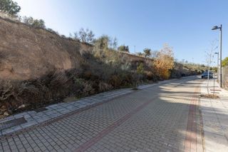 Terreno en venta en Zubia (La)