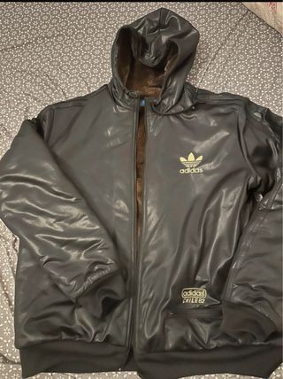 Chaqueta Adidas Chile 62 Negra con pelo interior