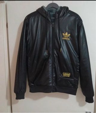 Chaqueta Adidas Chile 62 Negra con pelo interior
