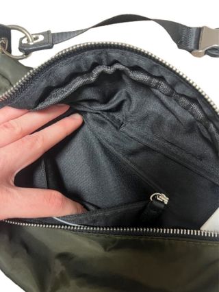 Riñonera Zara Verde y Negra