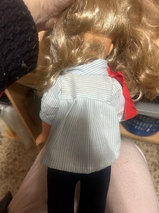 Blusa Nancy Hecha a Mano Lazo Rojo y gorra negra