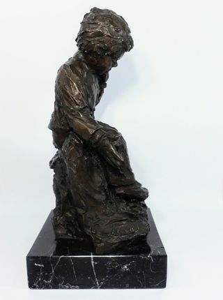 Escultura bronce niño diseño Jaume Cases