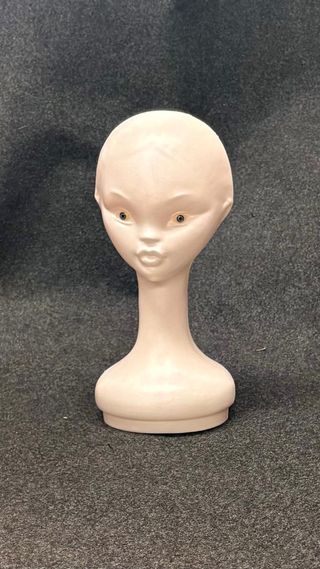 Cabeza expositora negra o blanca.