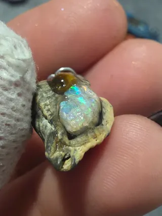 Colgante caracola con ópalo artesanal joya