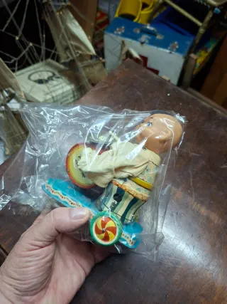 Juguete antiguo de cuerda chino