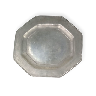 Conjunto de bandeja, jarra y azucarero antiguo de peltre