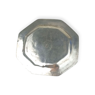 Conjunto de bandeja, jarra y azucarero antiguo de peltre