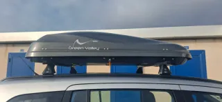 Cofre de coche con barras