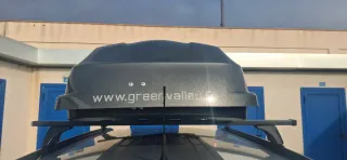 Cofre de coche con barras