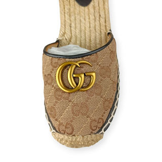 Cuñas de esparto con lazo en el tobillo Gucci GG en lona beige