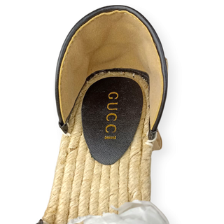 Cuñas de esparto con lazo en el tobillo Gucci GG en lona beige