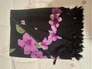 Sciarpa donna floreale nera e viola