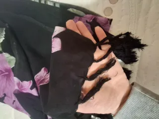 Sciarpa donna floreale nera e viola