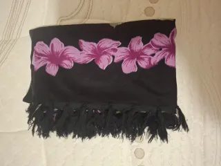 Sciarpa donna floreale nera e viola