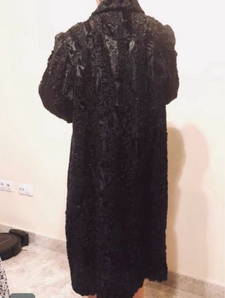 OPPORTUNITÀ: Cappotto in pelle di Astrakan con design esclusivo