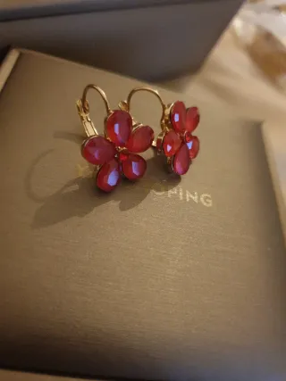Pendientes flor dorados y rojos nuevos