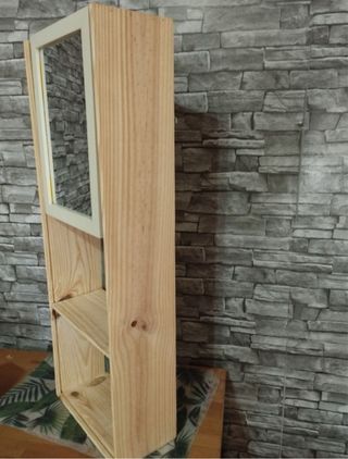 Mobiletto artigianale in legno con specchio