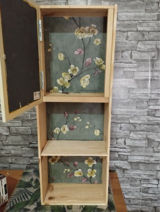 Mobiletto artigianale in legno con specchio