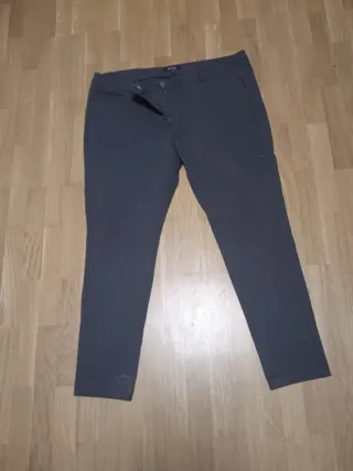Pantalón gris Síntesis