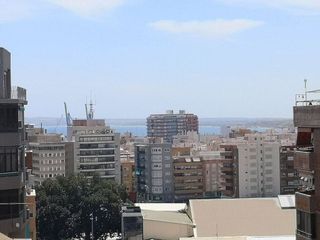 Ático en venta en Ensanche - Diputación en Alicante