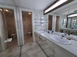 Piso en venta en Puerto Banús en Marbella