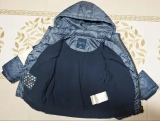 Abrigo infantil azul y blanco