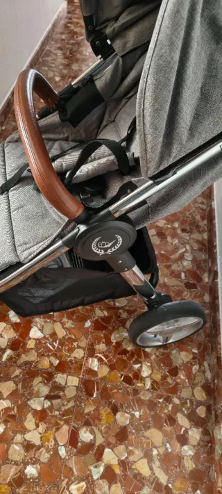 ARRUE EKO Silla de paseo gris con manillar marrón