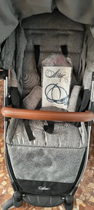 ARRUE EKO Silla de paseo gris con manillar marrón