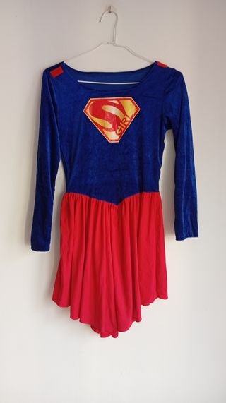 Disfraz Pokémon adulto. y Super girl.