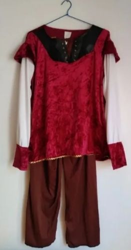 Disfraz Pokémon adulto. y Super girl.