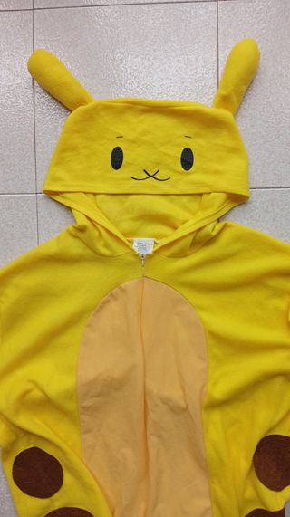 Disfraz Pokémon adulto. y Super girl.