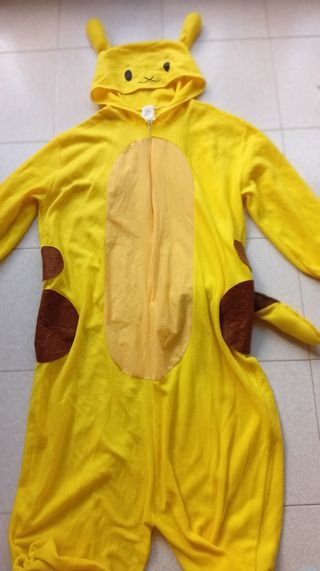 Disfraz Pokémon adulto. y Super girl.