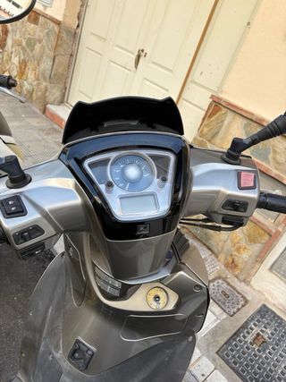 Kymco People GTI 125 Scooter