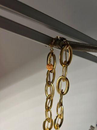 Collar “Carlota Lariat” de Diciembre Veintinueve