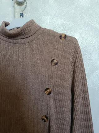 Jersey fino marrón abotonado