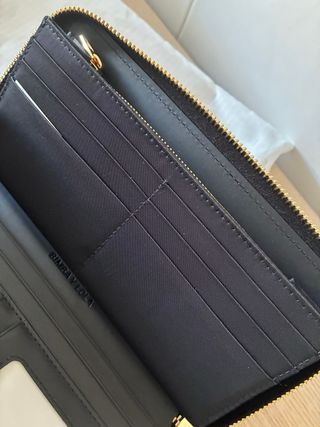 Bimba y Lola Cartera Negra con Logo Dorado