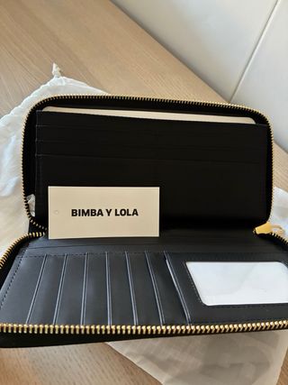 Bimba y Lola Cartera Negra con Logo Dorado