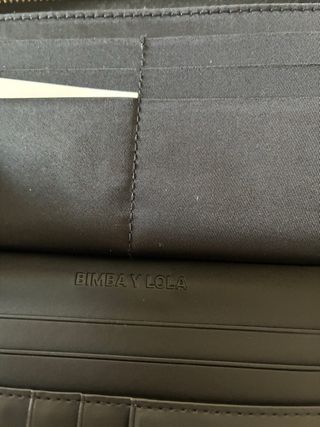 Bimba y Lola Cartera Negra con Logo Dorado
