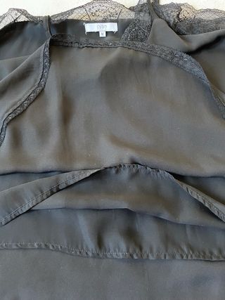 Blusa negra con encaje