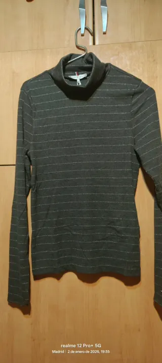 Camiseta cuello alto gris mujer