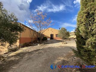 Chalet en venta en Caudete