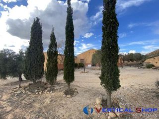 Chalet en venta en Caudete