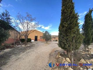 Chalet en venta en Caudete