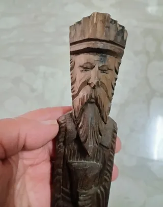 Scultura in legno da appoggio o appendere intaglio